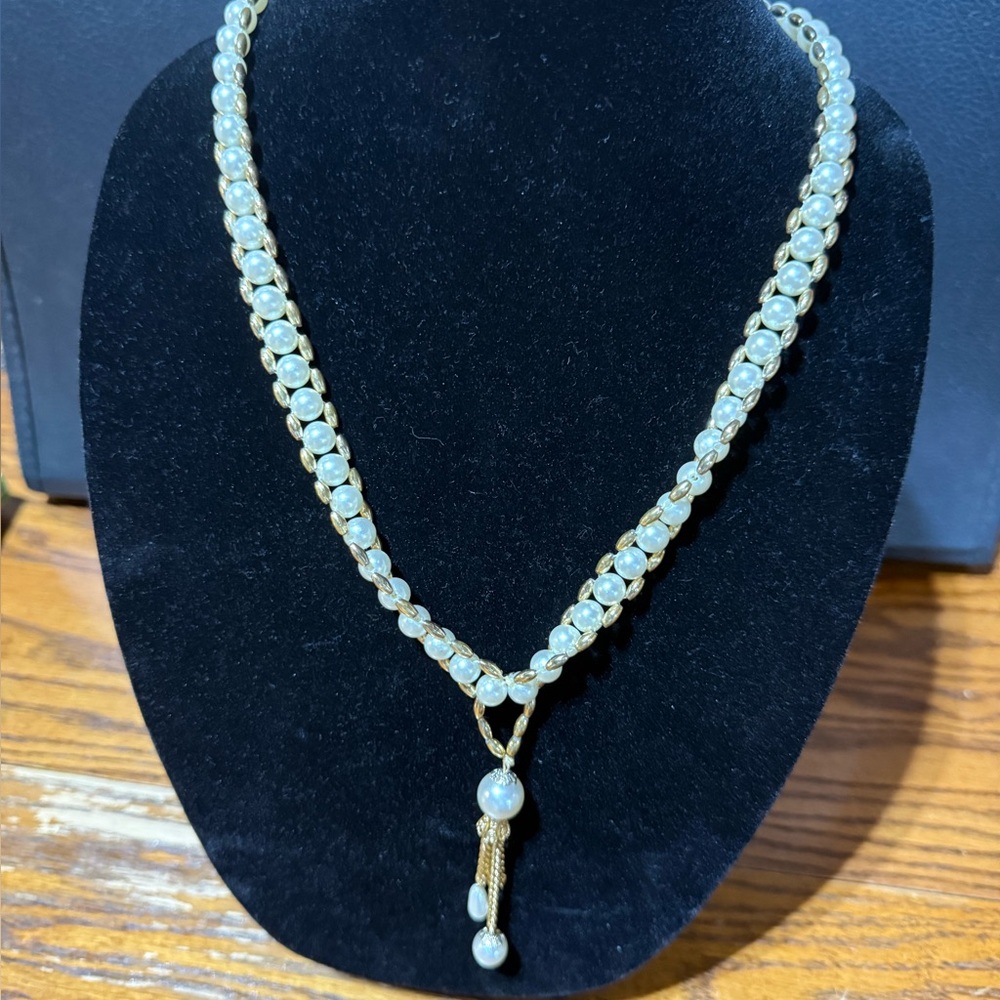 Elegant Gold and White Pearl Necklace